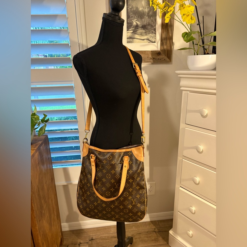 LOUIS VUITTON
Monogram Canvas Odeon GM